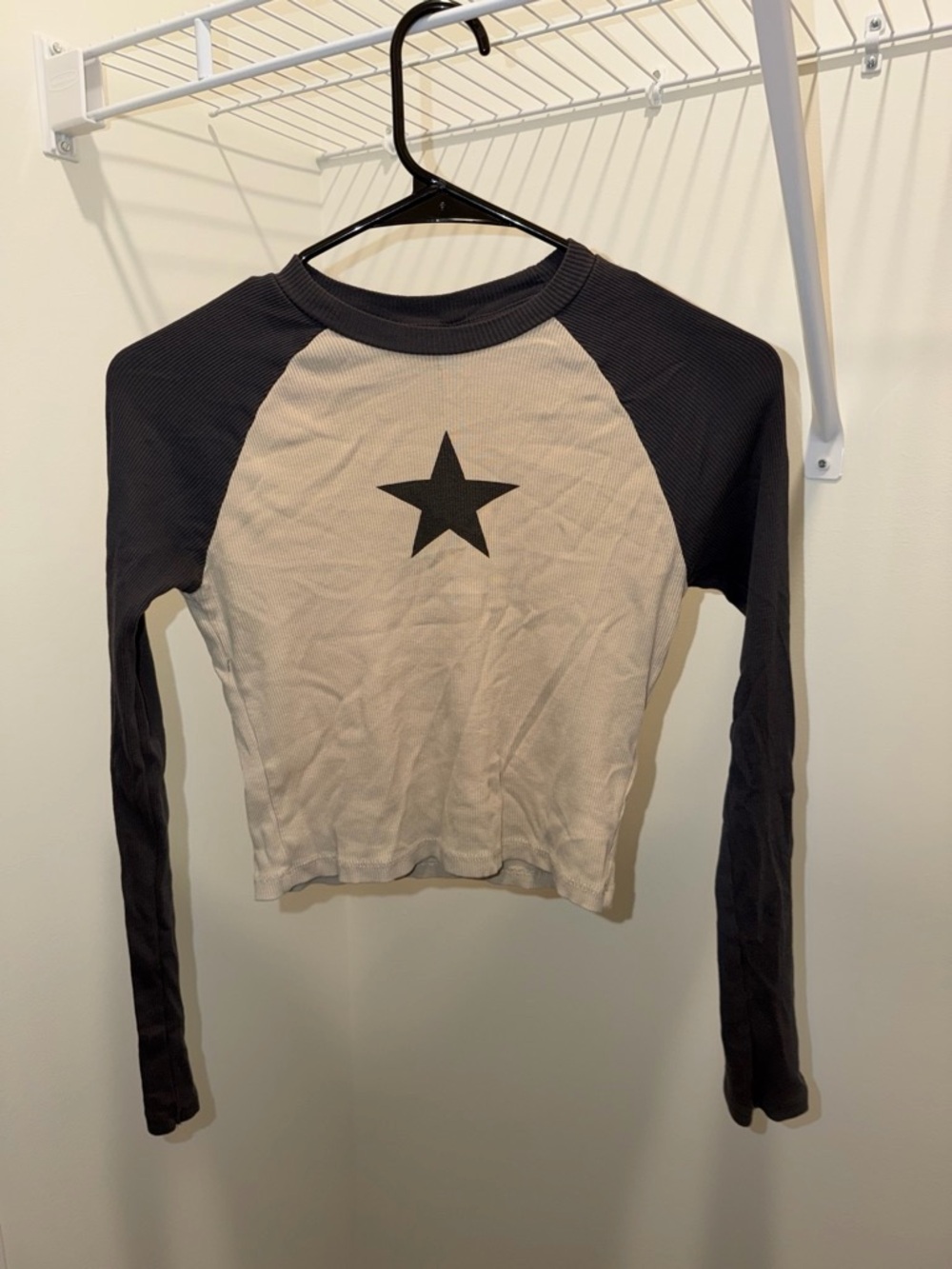 H&M Black & Cream Raglan Star Long-Sleeve Crop Top